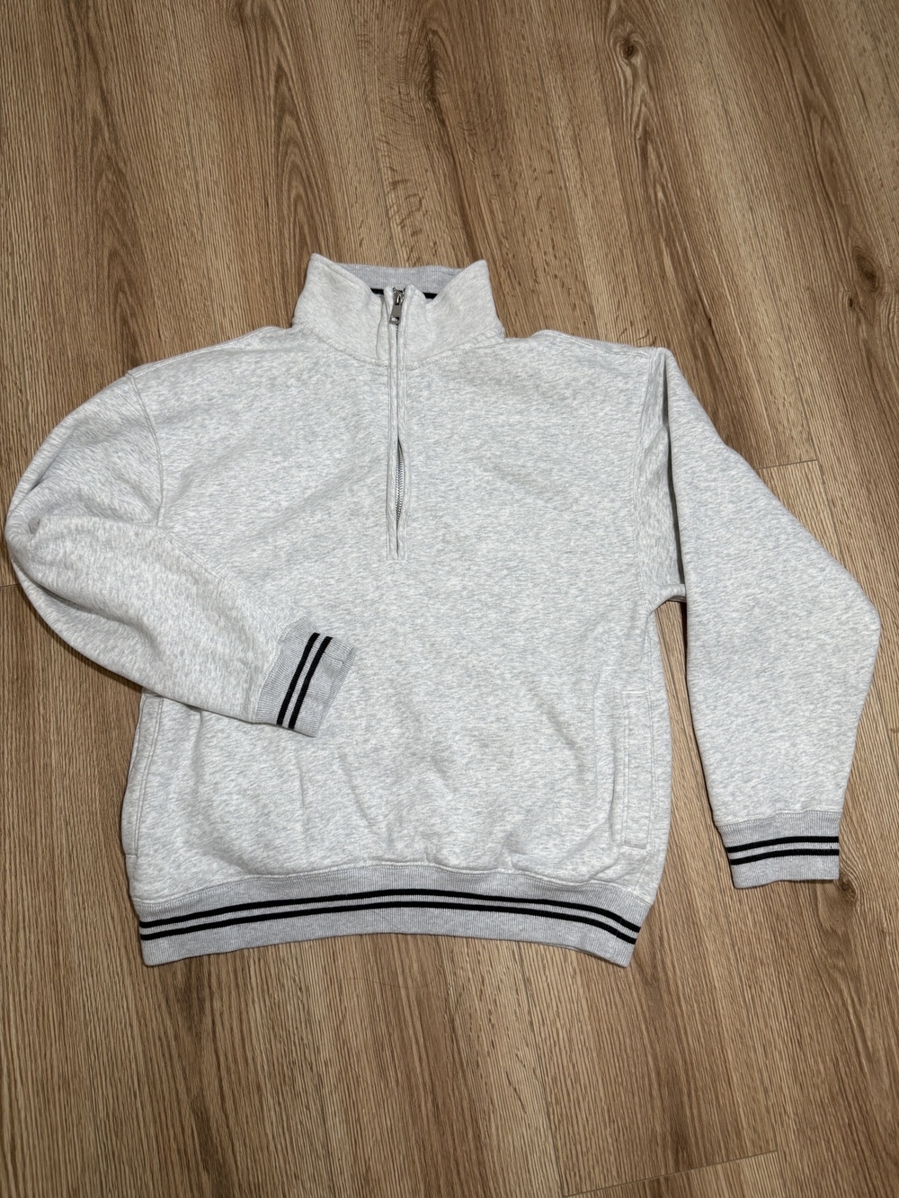 Abercrombie & Fitch Light Gray Quarter-Zip Sweater with Black Stripe Accents